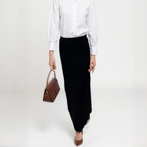 DEVORAH'S SECRET Modest Maxi Skirt Black Velvet - Picture 5 of 5